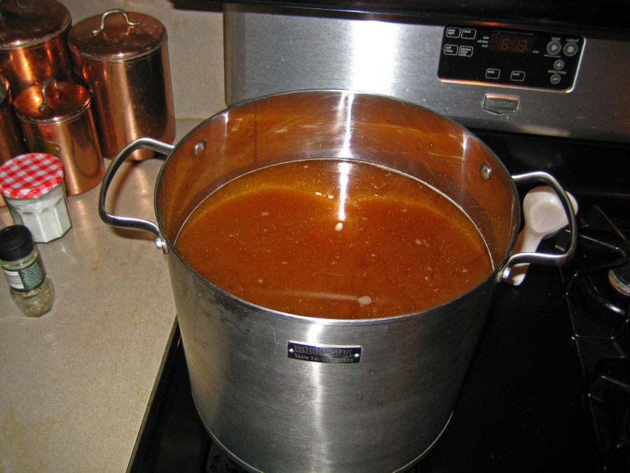 Wort on the stove.