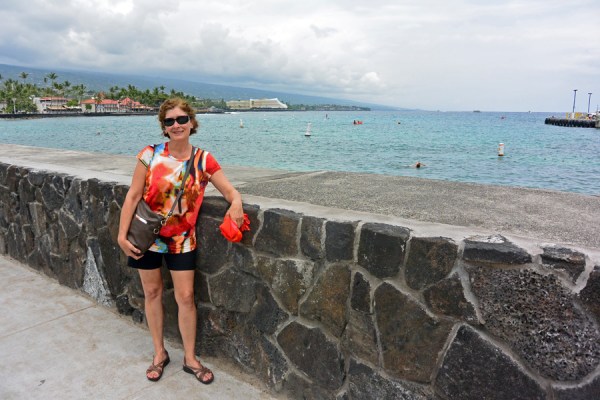 Daytime view of the sea wall and the Kamakahonu Bay