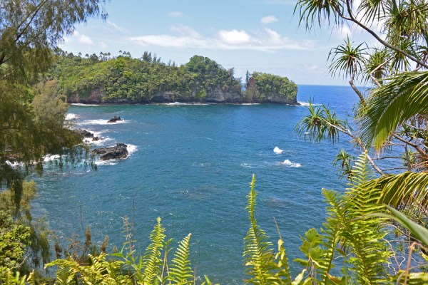Onomea Bay seen from the Old Mamalahoa Highway.