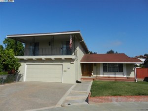 5 BR, 3 BA house in Newark.