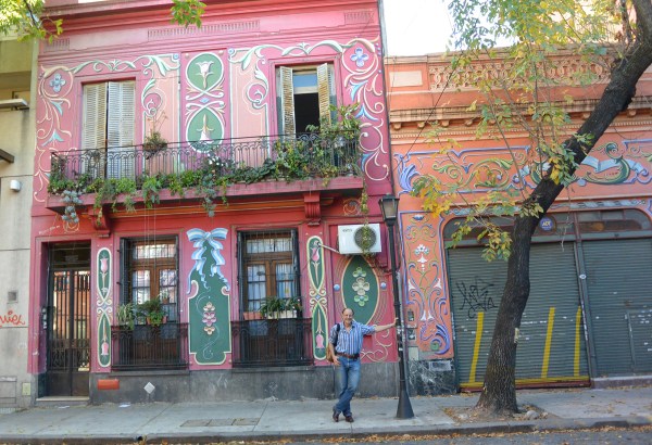 Building with fileteado painting in Palermo